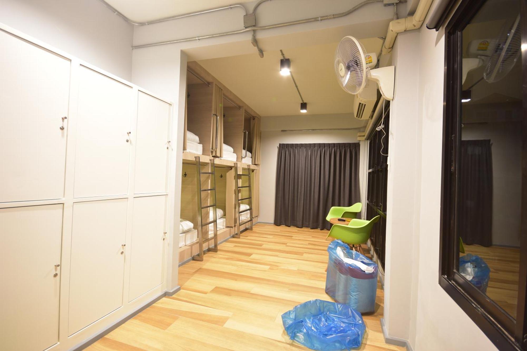Bangkok Silom Chat Box Hostel Екстер'єр фото